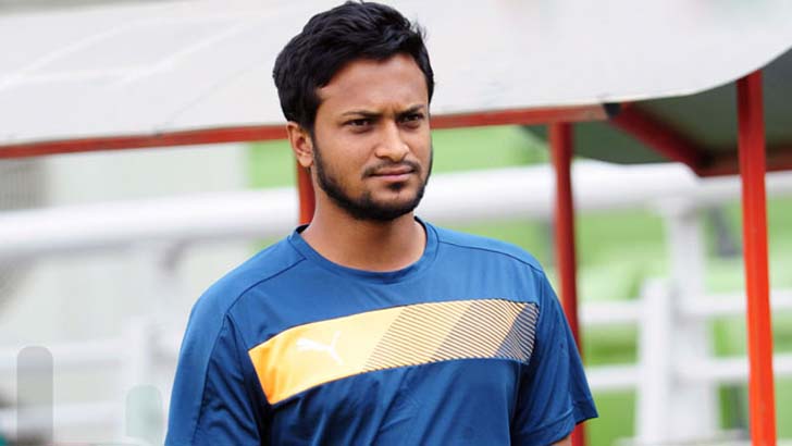 ৫ মাস পর দেশে ফিরলেন সাকিব