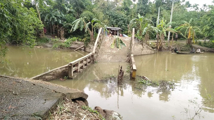 সুনামগঞ্জে ব্রিজ ভেঙে পড়ে ২ মাস ধরে যোগাযোগ বিচ্ছিন্ন 