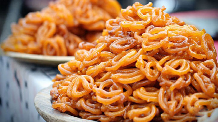 বৃষ্টির দিনে মচমচে জিলাপি