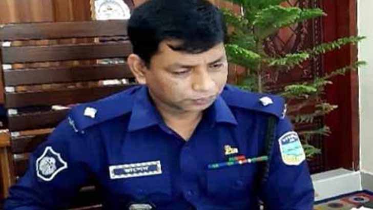 শেষ পর্যন্ত নিজের বিরুদ্ধে মামলা নিতে বাধ্য হলেন ওসি