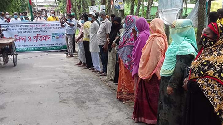 ঘোড়াঘাটের ইউএনওর ওপর হামলার প্রতিবাদে মুক্তিযোদ্ধাদের সমাবেশ