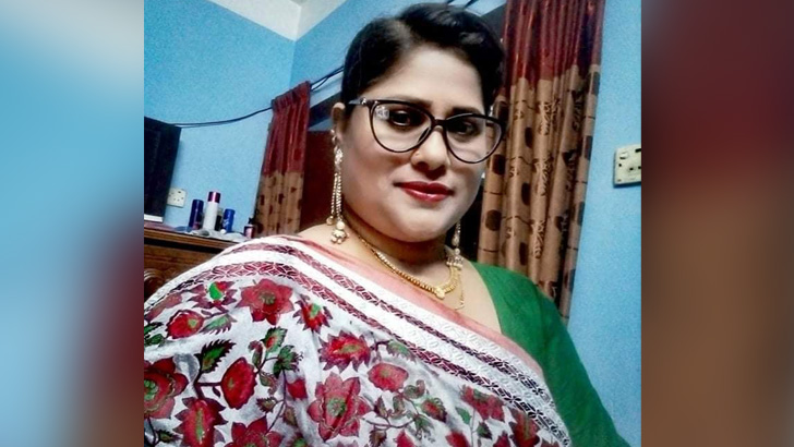 ঘরে বসে অনলাইনে ব্যবসা করে সফল লাকসামের কোহেলি