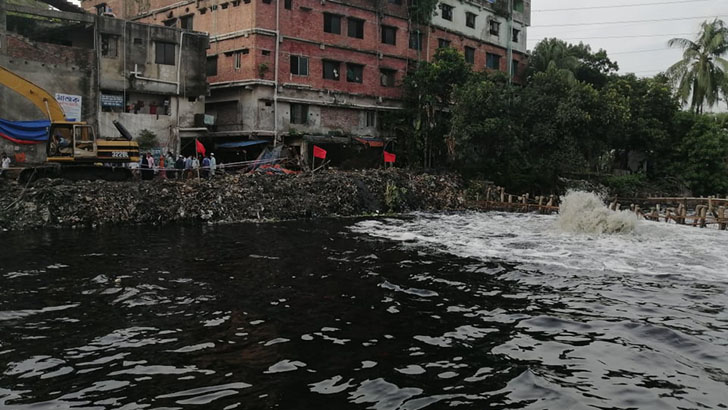 ডিএনডি খালে গোসলে নেমে শিশু নিখোঁজ