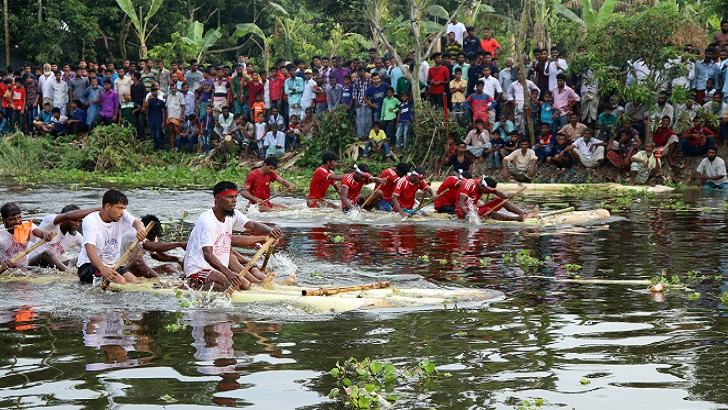 চাটমোহরে ঐতিহ্যবাহী ভেলাবাইচ