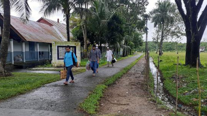 এমসি কলেজ শিক্ষার্থীদের ছাত্রাবাস ছাড়ার নির্দেশ