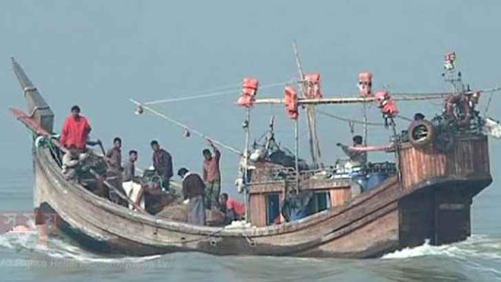 সাগরে মাছ ধরতে দখল-স্বত্ব বিক্রি!