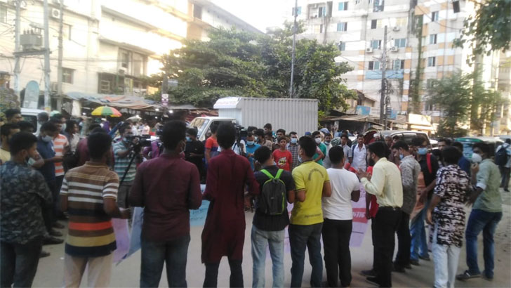 হাজী সেলিমের দখলে থাকা তিব্বত হল উদ্ধারে জবি শিক্ষার্থীদের বিক্ষোভ