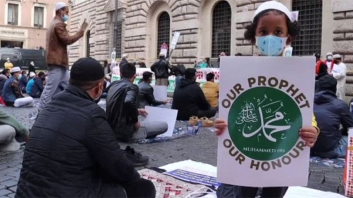 মহানবীকে অবমাননা: ইতালিতে প্রকাশ্যে আজান দিয়ে প্রতিবাদ