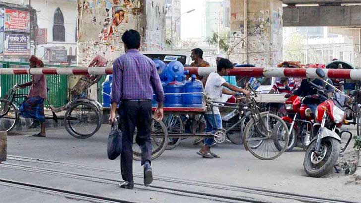 মগবাজার রেলক্রসিংয়ে মোটরসাইকেলের দুই আরোহী নিহত