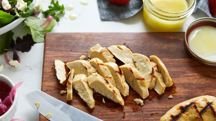 বাজারে আসছে ল্যাবরেটরিতে তৈরি মুরগীর মাংস