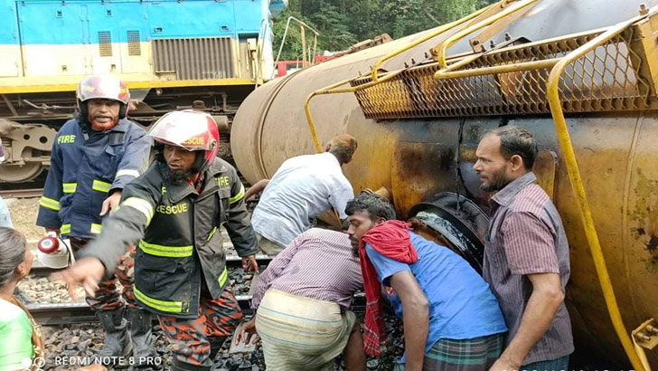 মালবাহী ট্রেনে আগুন, সিলেটের সঙ্গে রেল যোগাযোগ বন্ধ