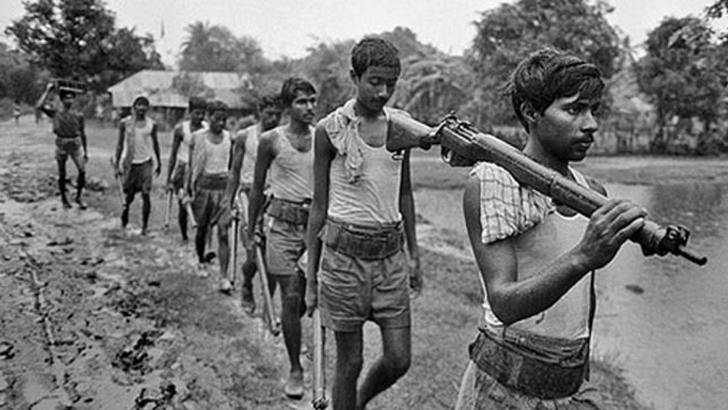 ঢাকা অভিমুখে মুক্তিবাহিনী