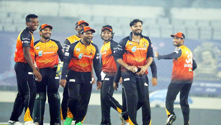 ৩৭ এ-ও মাশরাফির ৫ উইকেট, জানালেন ‘রহস্য’  