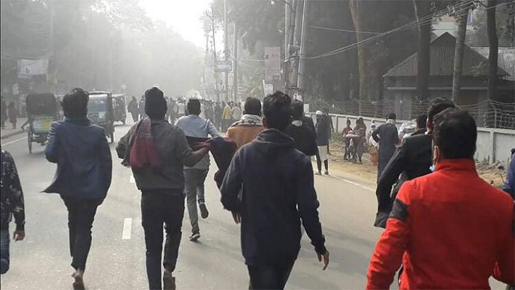 স্মৃতিসৌধে ফুল দেয়া নিয়ে নুরের সমর্থকদের সঙ্গে ছাত্রলীগের হাতাহাতি