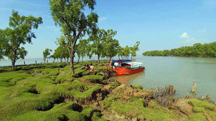 মনভরে প্রকৃতি উপভোগে ঘুরে আসুন গুলিয়াখালী সৈকত 