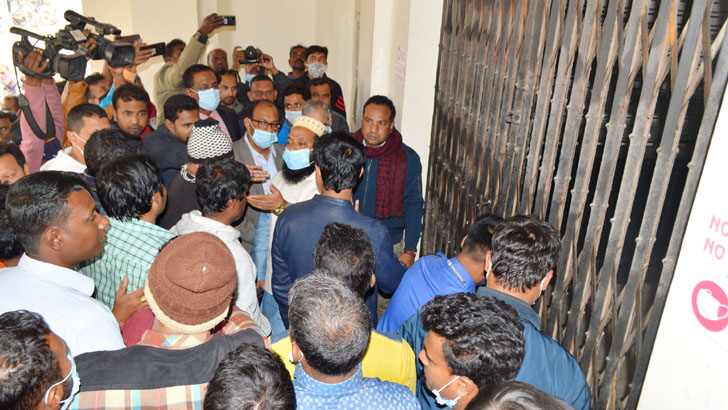 উপাচার্যের বাসভবনের পর রাবির প্রশাসন ভবনে তালা