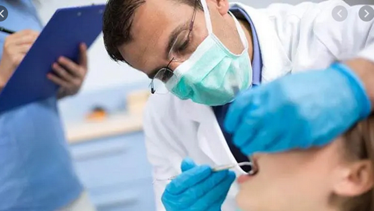 দাঁতের গোড়ায় গর্ত, কী করবেন