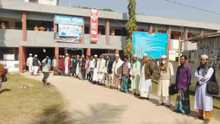 ভিপি নূরের বিরুদ্ধে মাদ্রাসা শিক্ষকদের মানববন্ধন