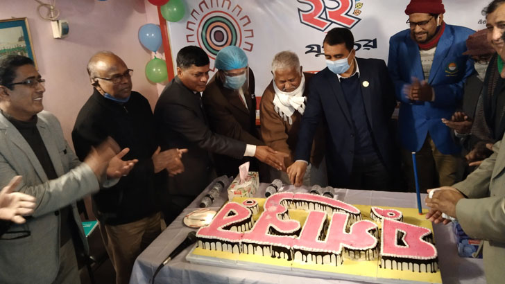 ২২ পাউন্ডের কেক কেটে কুড়িগ্রামে যুগান্তরের প্রতিষ্ঠাবার্ষিকী পালিত