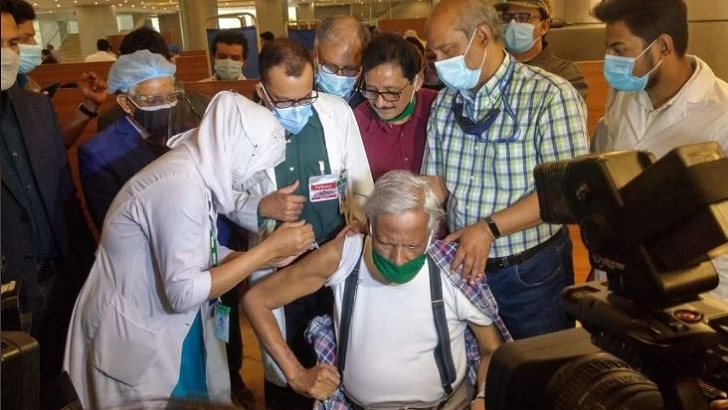 প্রধানমন্ত্রী আজ টিকা নিলে মানুষ আরও বেশি সাহস পেত: জাফরুল্লাহ