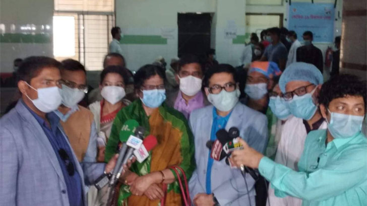 টিকা নিলেন আ.লীগের কেন্দ্রীয় নেতারা, মিথ্যাচারে কান না দেওয়ার আহ্বান