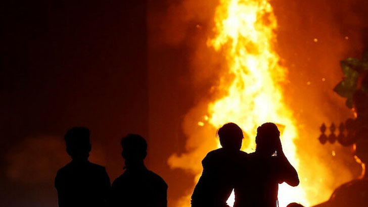 দেড় লাখ টাকায় খুনি ভাড়া করে মেয়েকে পুড়িয়ে হত্যা!