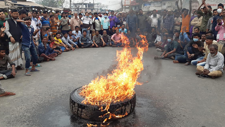 পরিবহন শ্রমিক-ববি শিক্ষার্থীদের আন্দোলনে দুর্ভোগে ৫ জেলার মানুষ