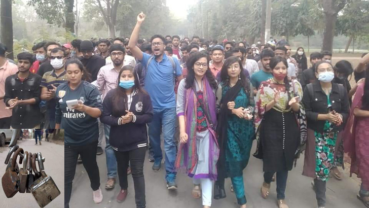 দুই দফায় তালা ভেঙে হলে ঢুকল জাবি শিক্ষার্থীরা