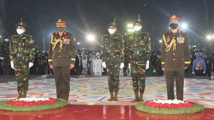 রাষ্ট্রপতি ও প্রধানমন্ত্রীর পক্ষে কেন্দ্রীয় শহিদ মিনারে পুষ্পস্তবক অর্পণ