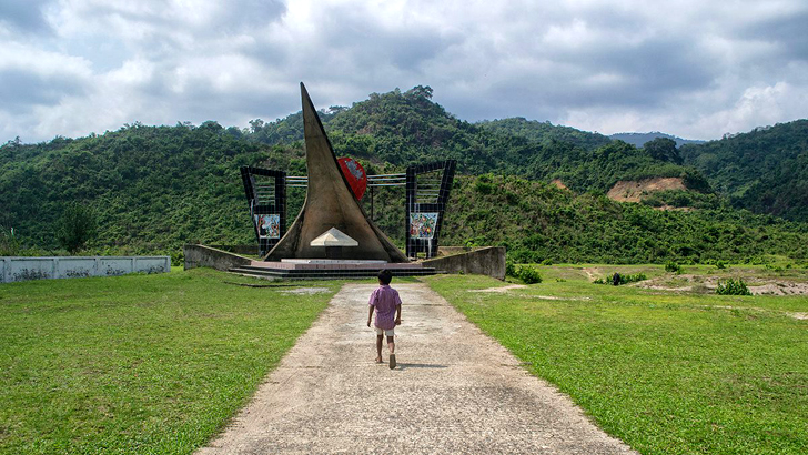 অপার সৌন্দর্যের হাতছানি বাঁশতলা স্মৃতিসৌধ
