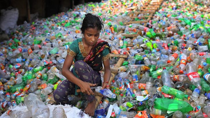 প্লাস্টিকের ব্যবহার কমাতে হবে