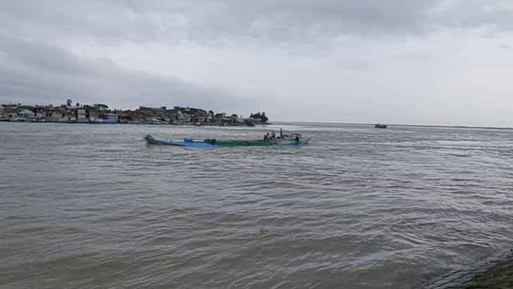মেঘনায় নৌপুলিশের সঙ্গে ‘সংঘর্ষে’ জেলে নিহত