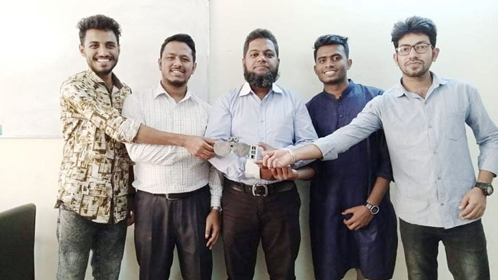 দৃষ্টি প্রতিবন্ধীদের জন্য ববি শিক্ষার্থীদের অভিনব উদ্ভাবন