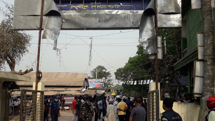 মিছিলে বাধা দেয়ায় থানায় হামলা, ৬ পুলিশ আহত