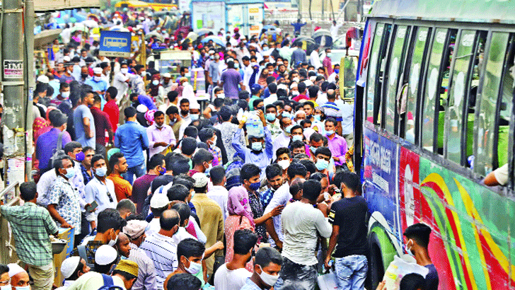 সড়কে যাত্রীদের দুর্ভোগ চরমে: স্বাস্থ্যবিধি লঙ্ঘনের হিড়িক