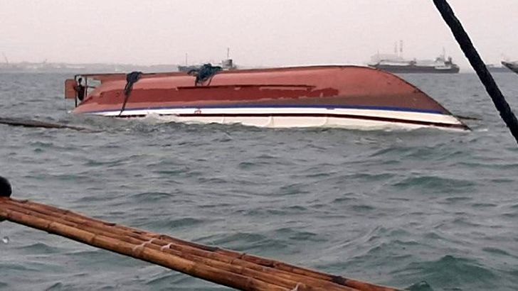 শীতলক্ষ্যায় অর্ধশতাধিক যাত্রী নিয়ে লঞ্চডুবি