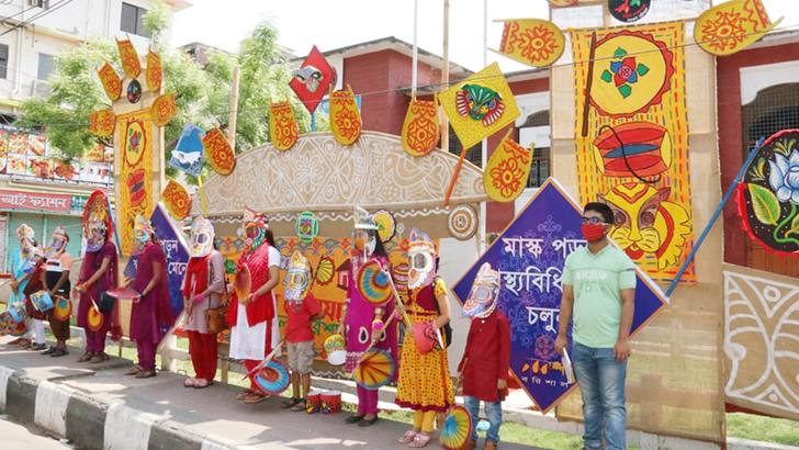 বাহ্যিক উৎসব নেই, আছে অফুরন্ত প্রাণশক্তি