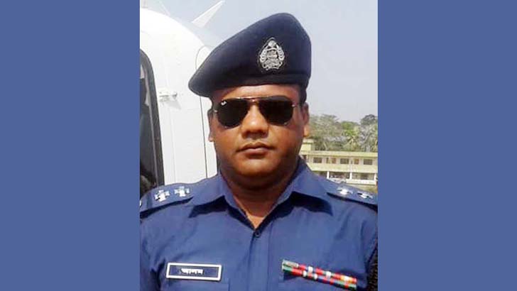নারীর ঘর তছনছ, বাড়ি গুঁড়িয়ে দেওয়ার হুমকি এসআইয়ের