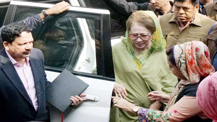 খালেদা জিয়ার সঙ্গে বিদেশ কারা যাচ্ছেন? 