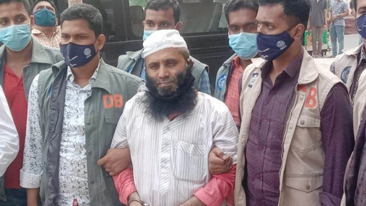 হেফাজত নেতা ফয়েজীর বিরুদ্ধে ধর্ষণের মামলা