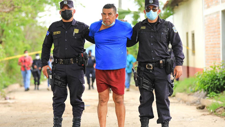 এল সালভাদরে পুলিশ কর্মকর্তার বাড়ি থেকে পুঁতে রাখা ১০ লাশ উদ্ধার