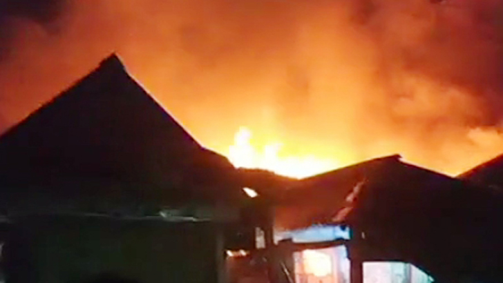 নোয়াখালীতে ২৫ দোকান পুড়ে ছাই