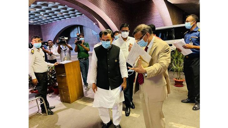 বাজেট প্রস্তাবের আগে ফেসবুকে অর্থমন্ত্রীর স্ট্যাটাস