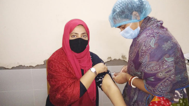 সব নাগরিককে বিনামূল্যে করোনার টিকা দিতে বরাদ্দ রাখা হচ্ছে বাজেটে