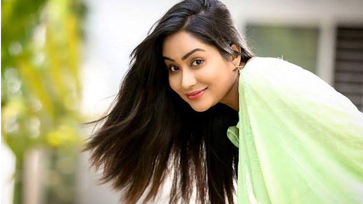 করোনায় শুটিং করবেন না মম