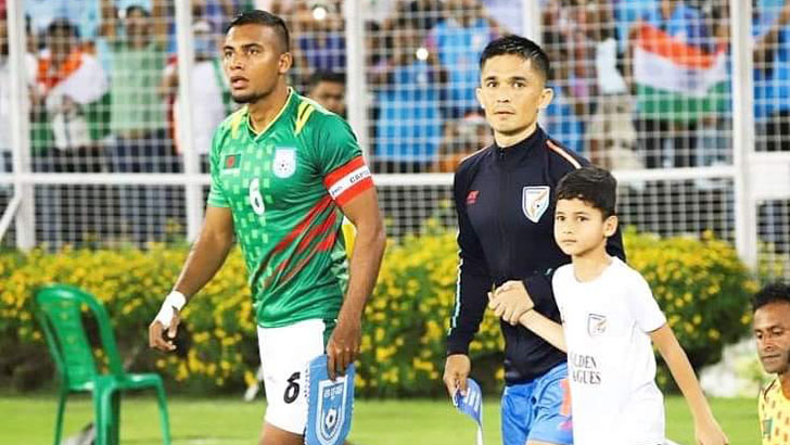 ভারতের বিপক্ষে মাঠের লড়াই শুরু