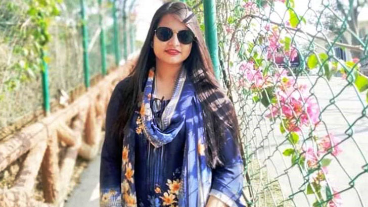 কুবি ছাত্রীর আট মাসে ১০ লাখ টাকা আয়ের গল্প