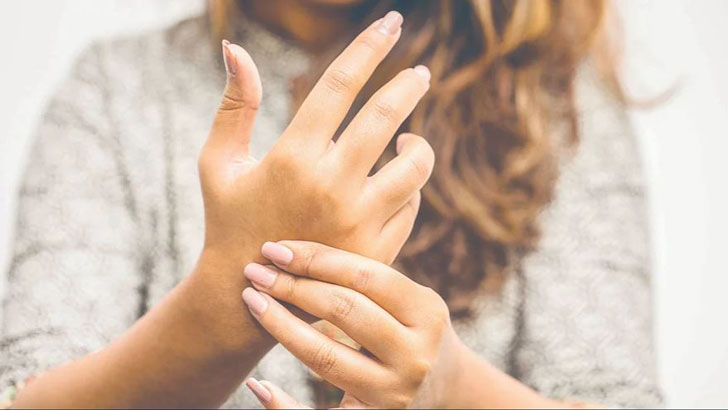 হাত-পায়ে হঠাৎ ব্যথা কেন হয়, কী করবেন?