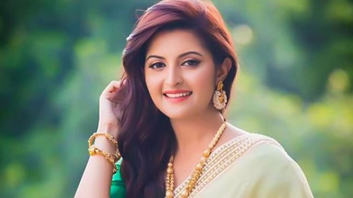 শুটিং সেটে উহ আহ করা দামড়া ধইরা নগদে থাপড়াই: পরীমনি