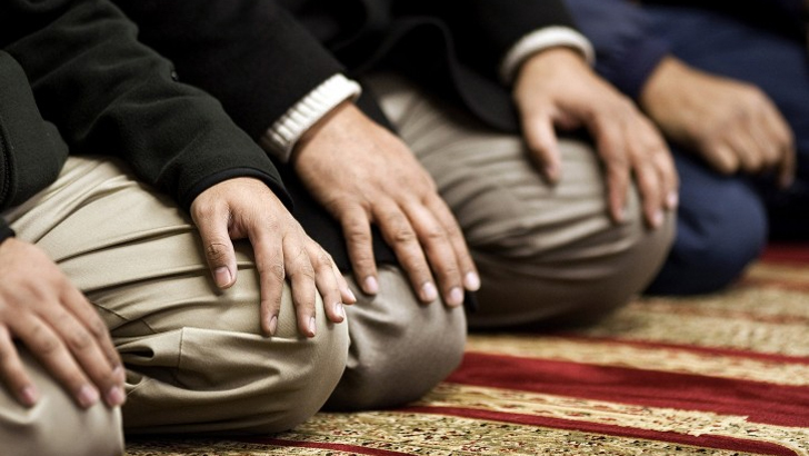 নামাজের জামাতে ওজু ছুটে গেলে কী করবেন?